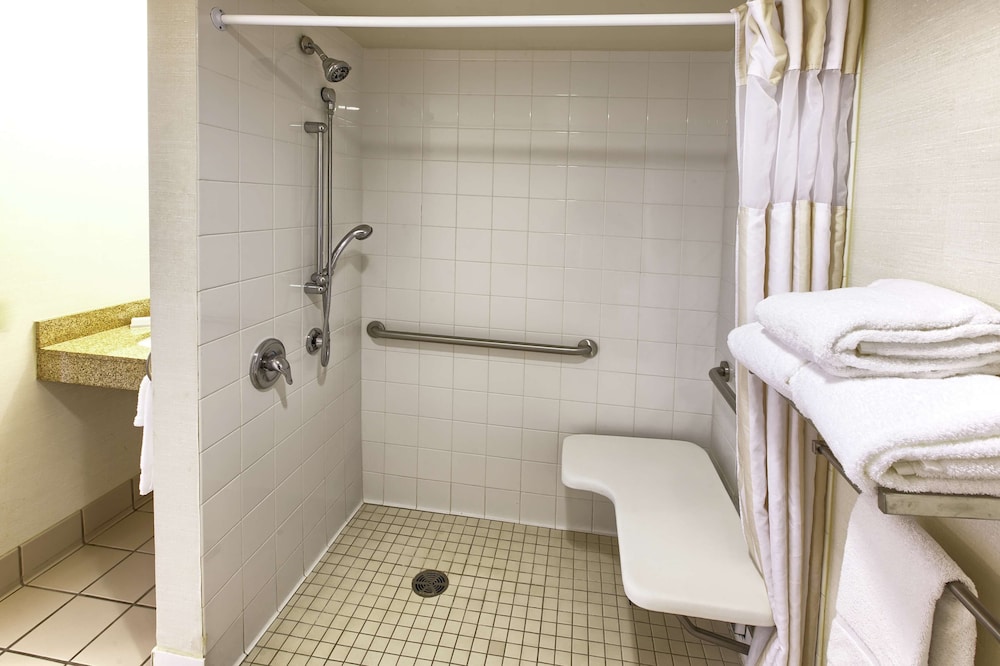 Hilton Garden Inn Kent Island Marina 15/51