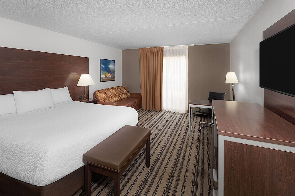 Room, King Bed, Side Pool View