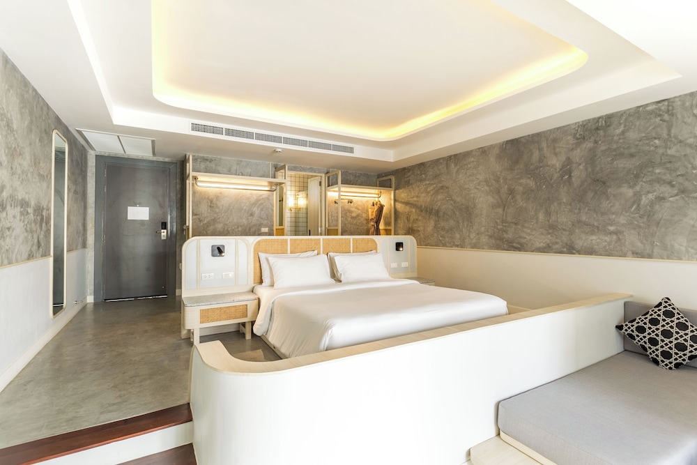 EXECUTIVE, STUDIO, SUITE, KING BED, POOL SIDE, TERRACE