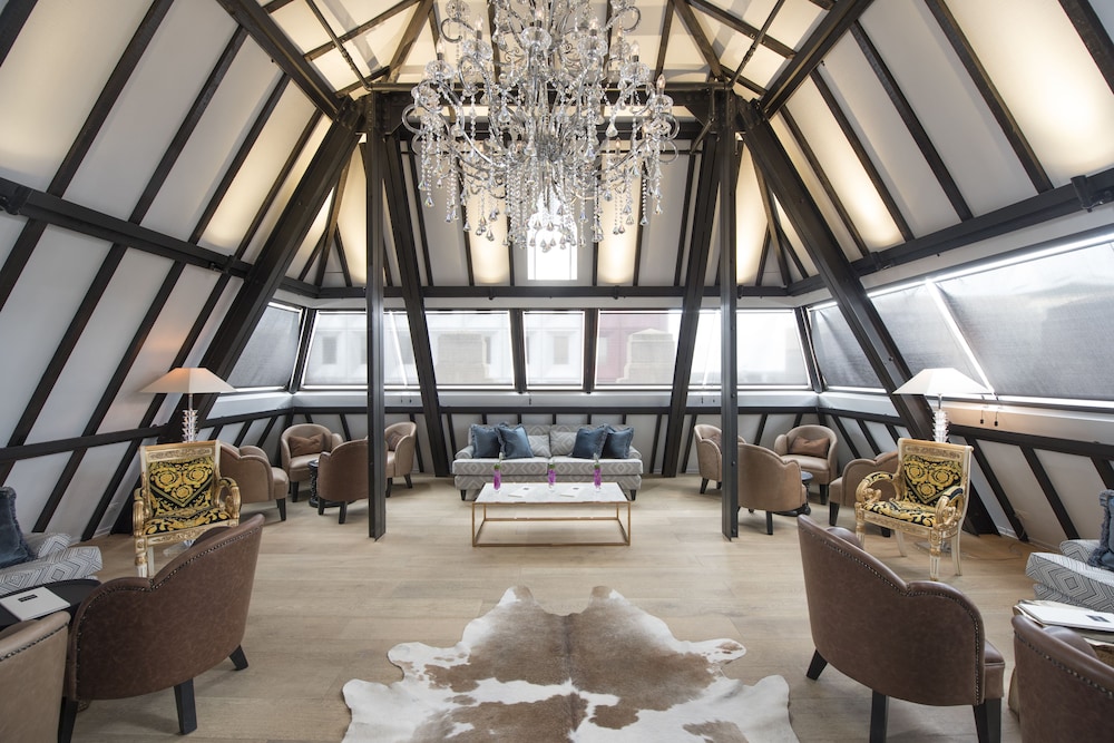 Mayfair Hotel 31/66