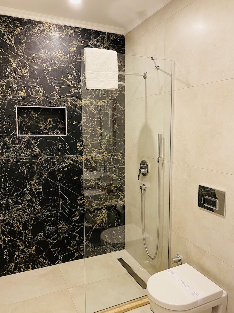 Zest Exclusive Hotel 48/50