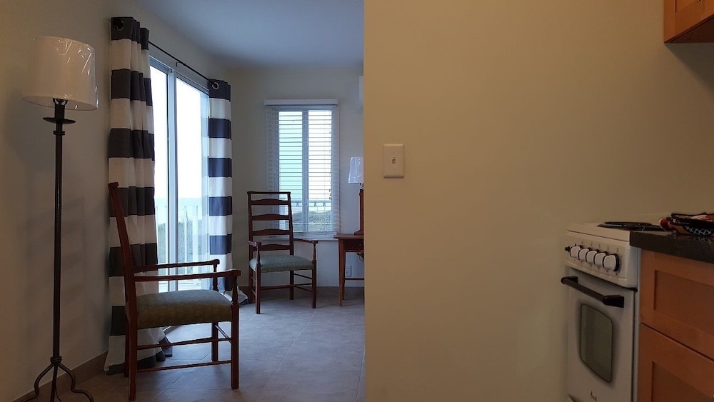 Le Cabanon Motel 30/50