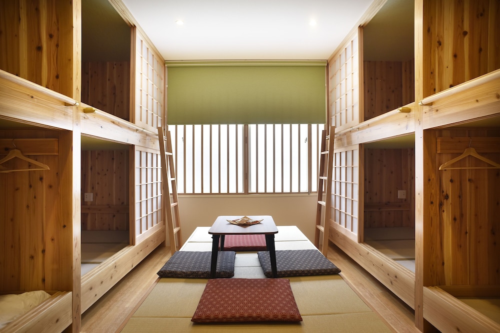 Ten Apartment Hotel 30/50