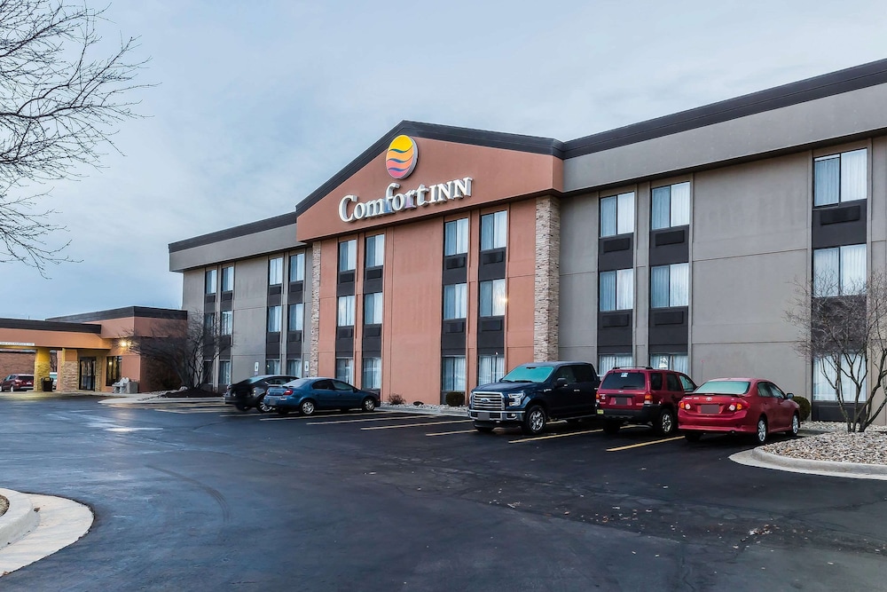 Comfort Inn Alton near I-255 1/47