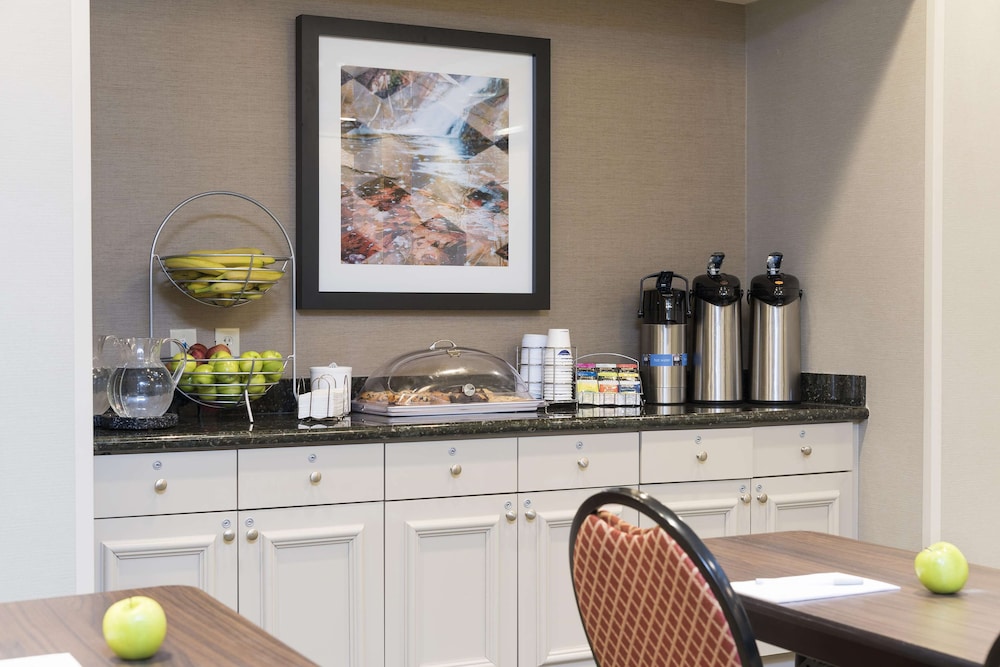 Hampton Inn & Suites Hartford - Manchester 13/61