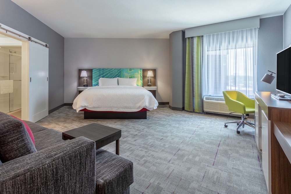Hampton Inn & Suites Burlington IA 35/46