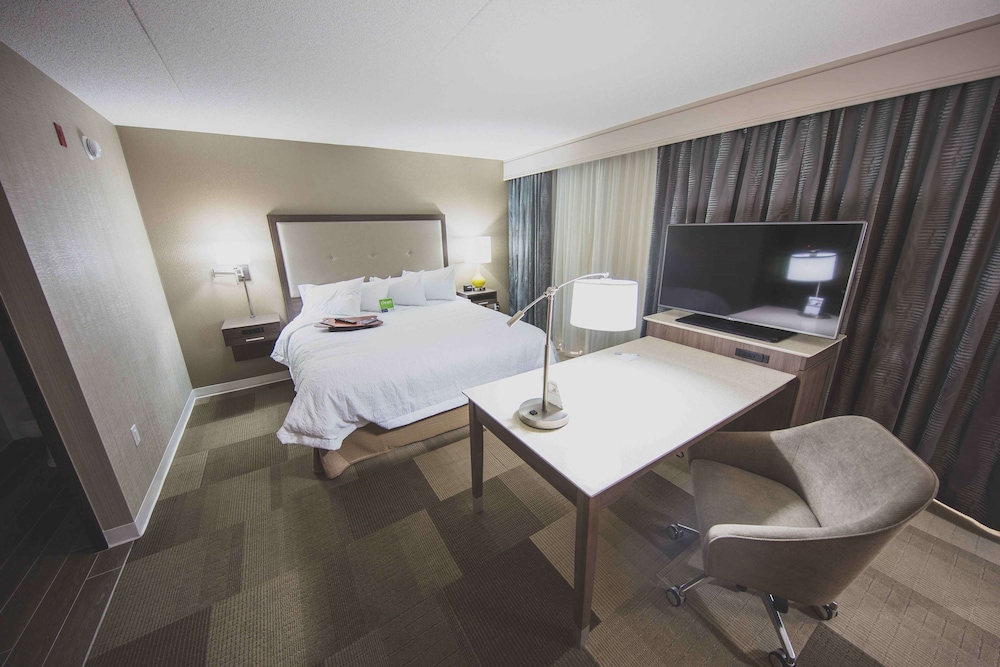 Hampton Inn Suites By Hilton Bolton On Canada 35/46
