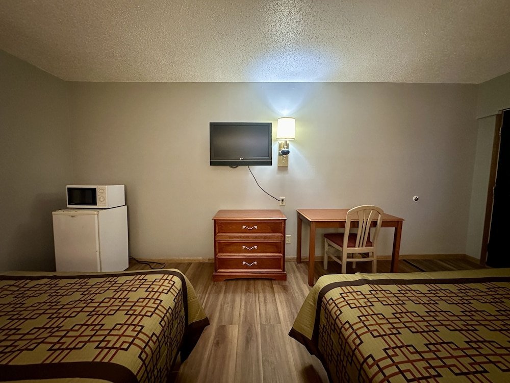 Thunderbird Motor Inn Baraboo 18/22