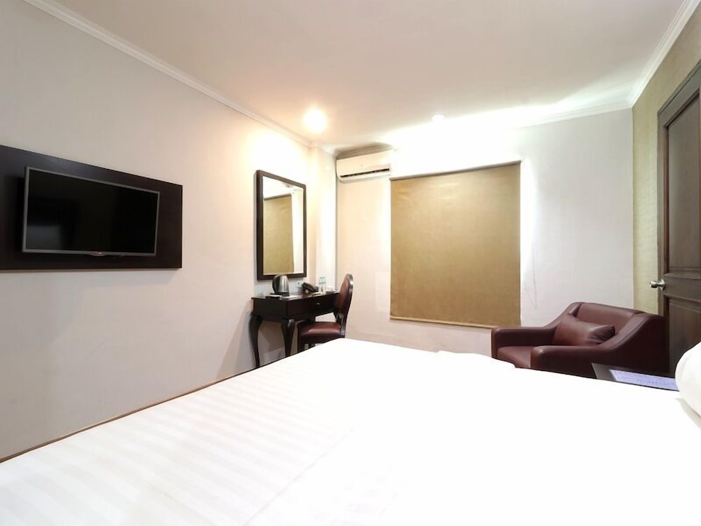 P Hotel Jakarta 11/23