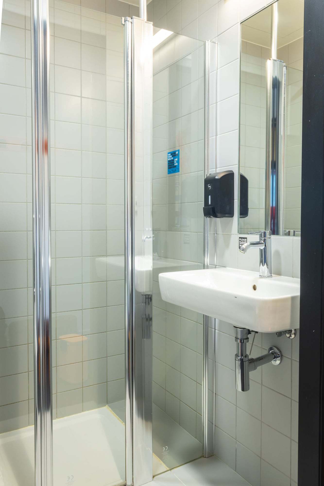 PRIVATE, MIXED DORM, 8 PEOPLE, PRIVATE BATHROOM