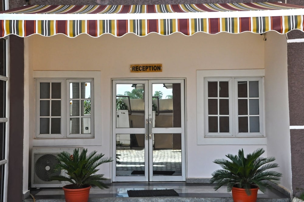 Western Dreams Hotel 3/50