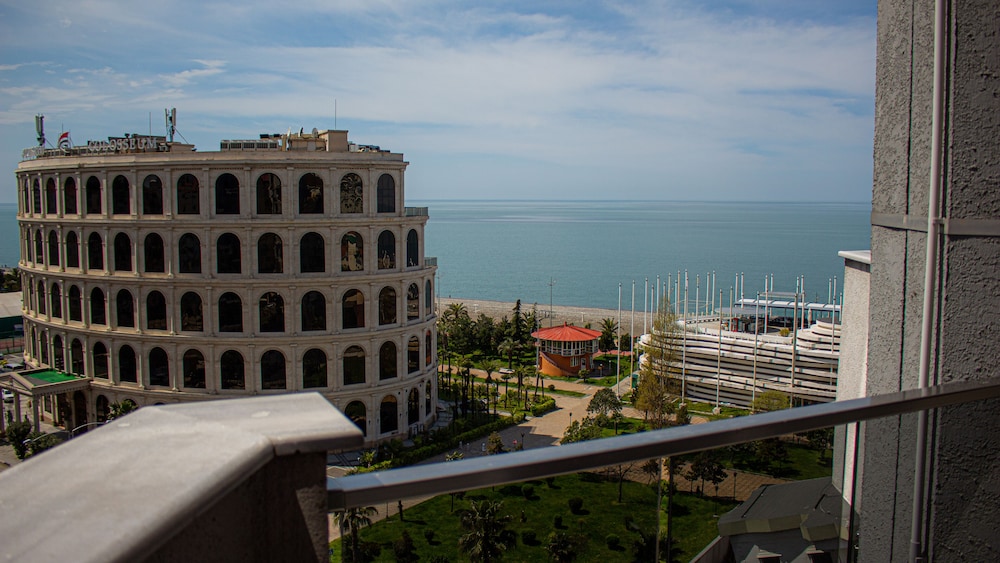 ROCK HOTEL FIRST LINE 4/80