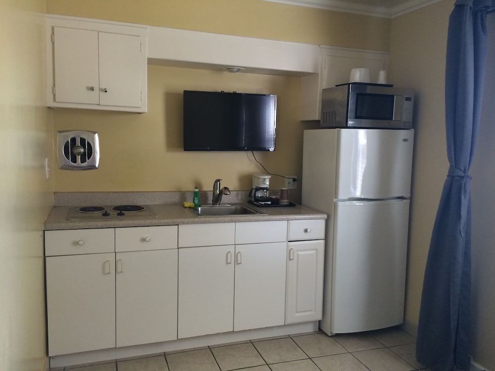 Oasis Inn & Suites 30/50