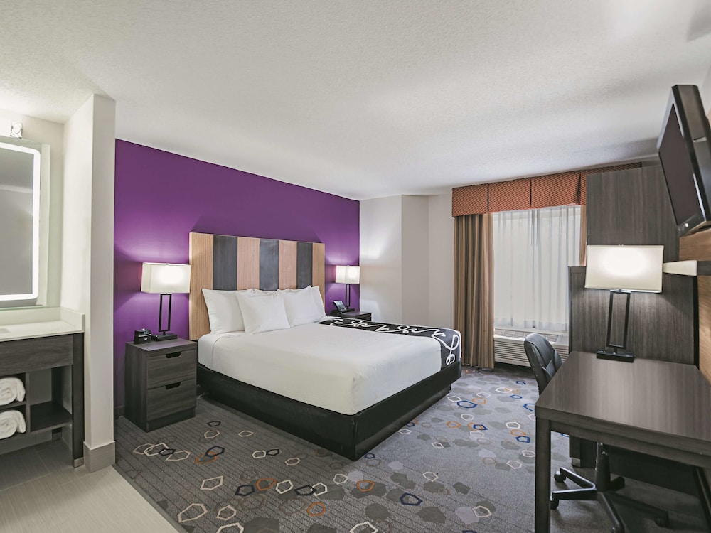 La Quinta Inn & Suites by Wyndham Minneapolis Northwest 10/39