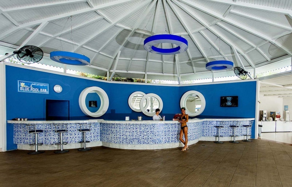 The Garden Beach Hotel 8/50