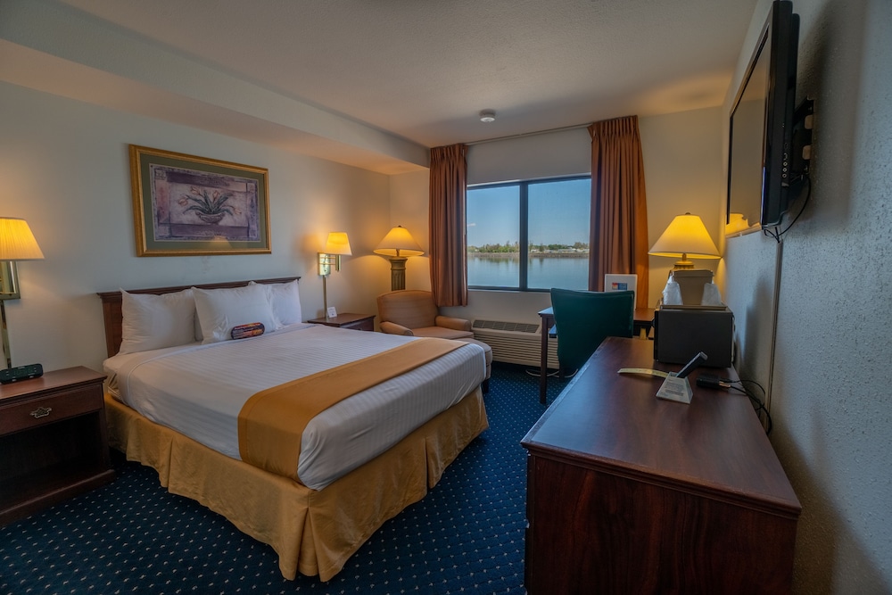 Clover Island Inn 10/54