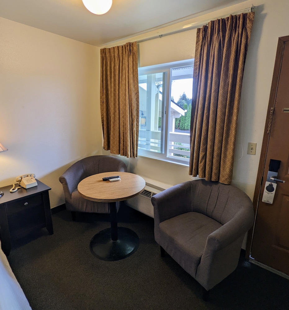 Fairground Inn Monroe WA 25/50