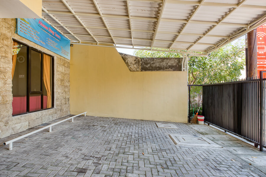 RedDoorz Syariah near Airlangga University Campus B 26/29