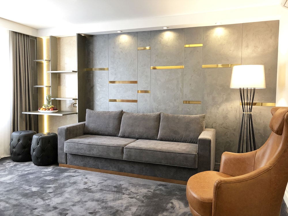 AHC Old City Hotel 50/70