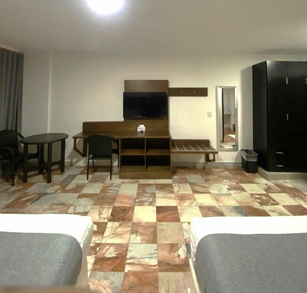 Hotel Solamar Inn 36/48