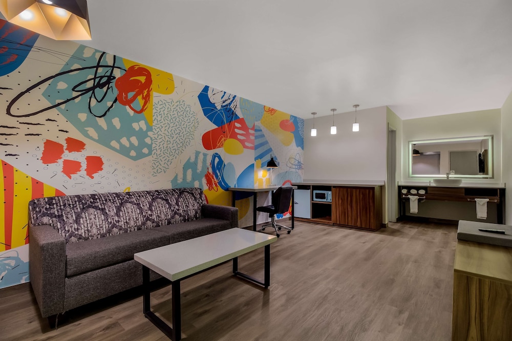 Signature Inn Houston Galleria 14/23