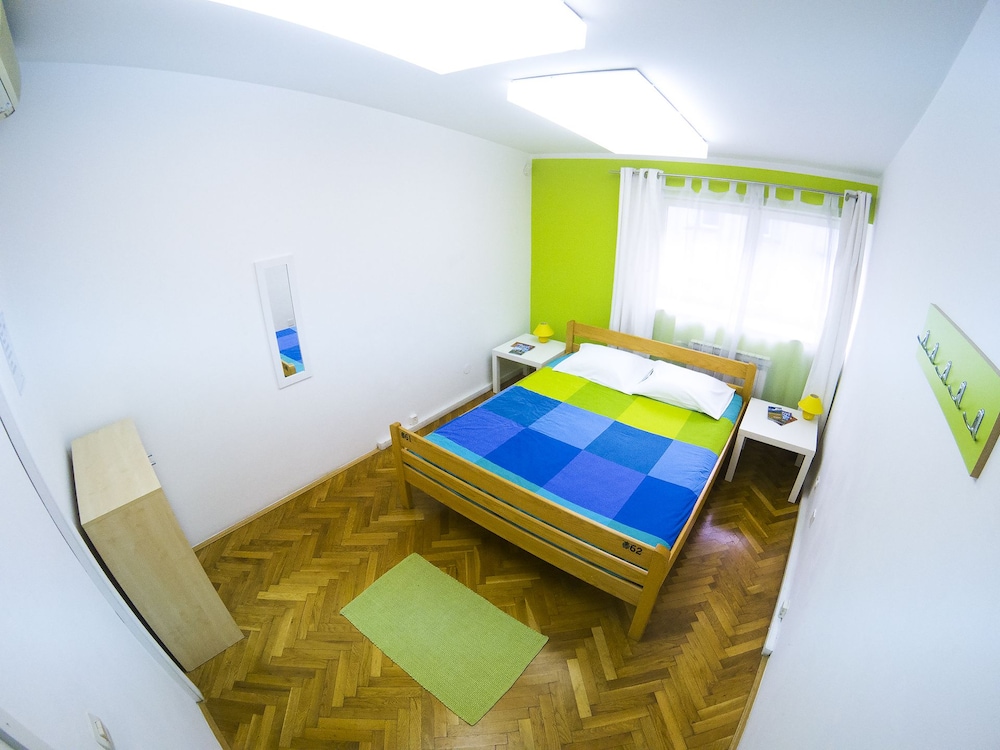 Whole Wide World Hostel & Bar 21/50