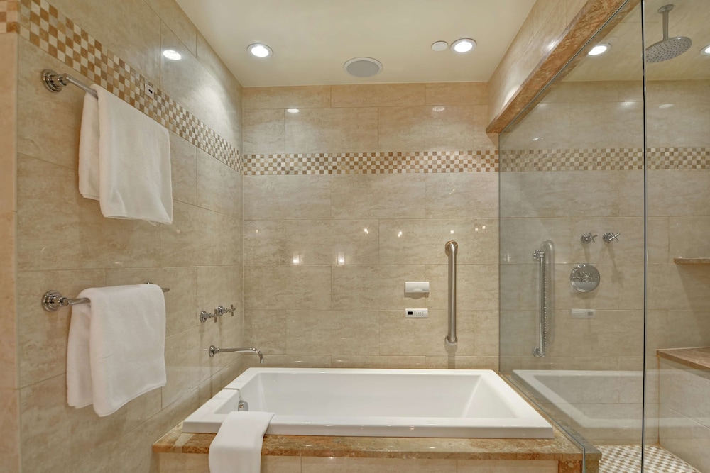 The Cincinnatian Hotel, Curio Collection by Hilton 9/49