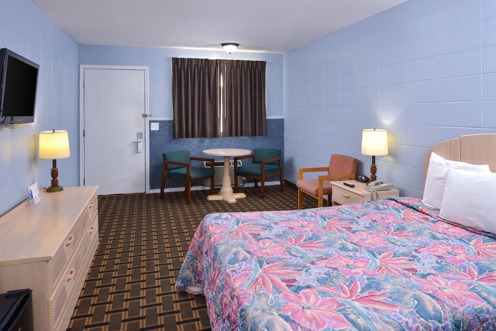 Americas Best Value Inn Suites Branson Near the Strip 15/32