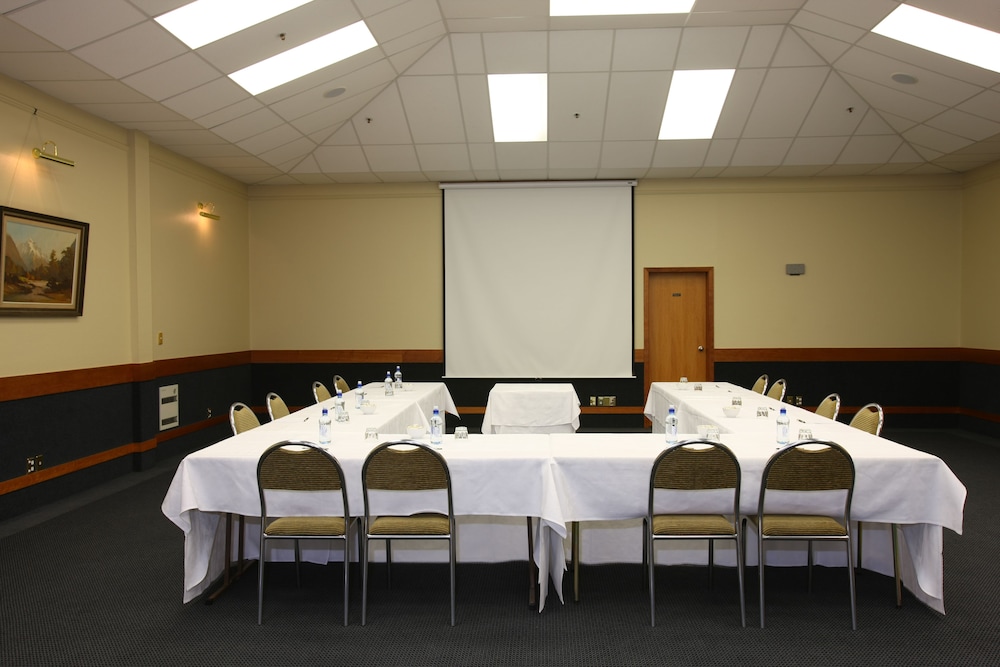 Distinction Te Anau Hotel and Villas 56/68