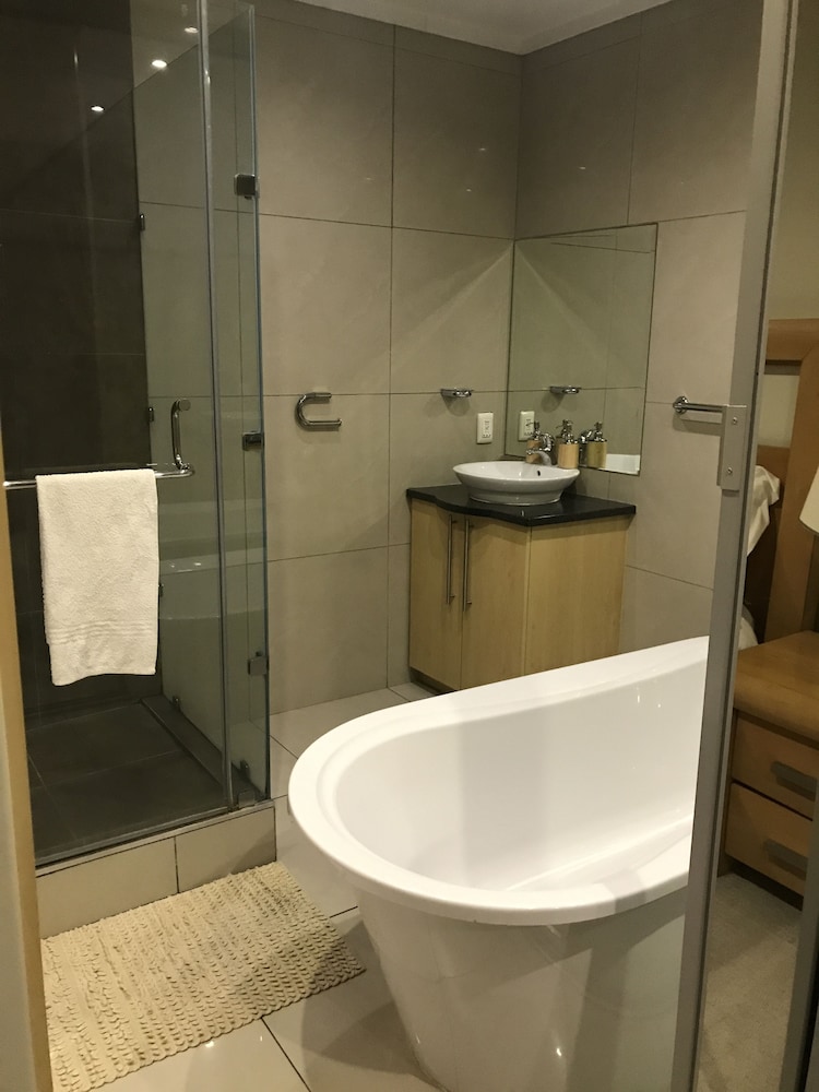 Sandton Apartments Hydro 72/73