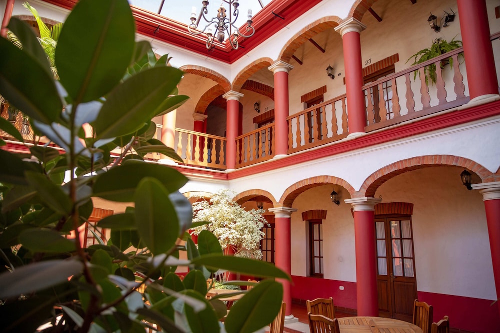 Hotel Monasterio 3/50