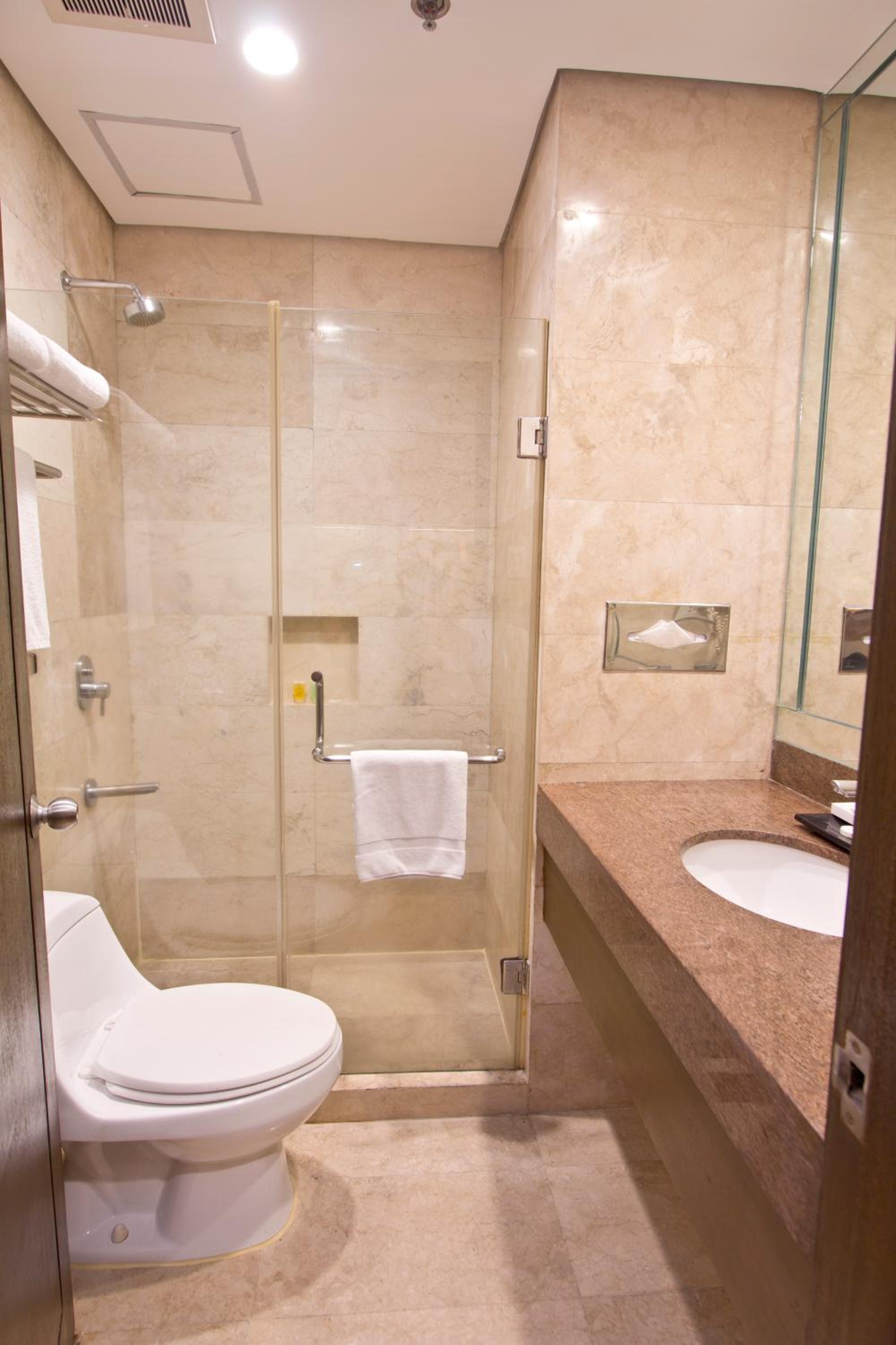غرفة ديلوكس بسرير مزدوج، Crown Regency Hotel Makati 7/7