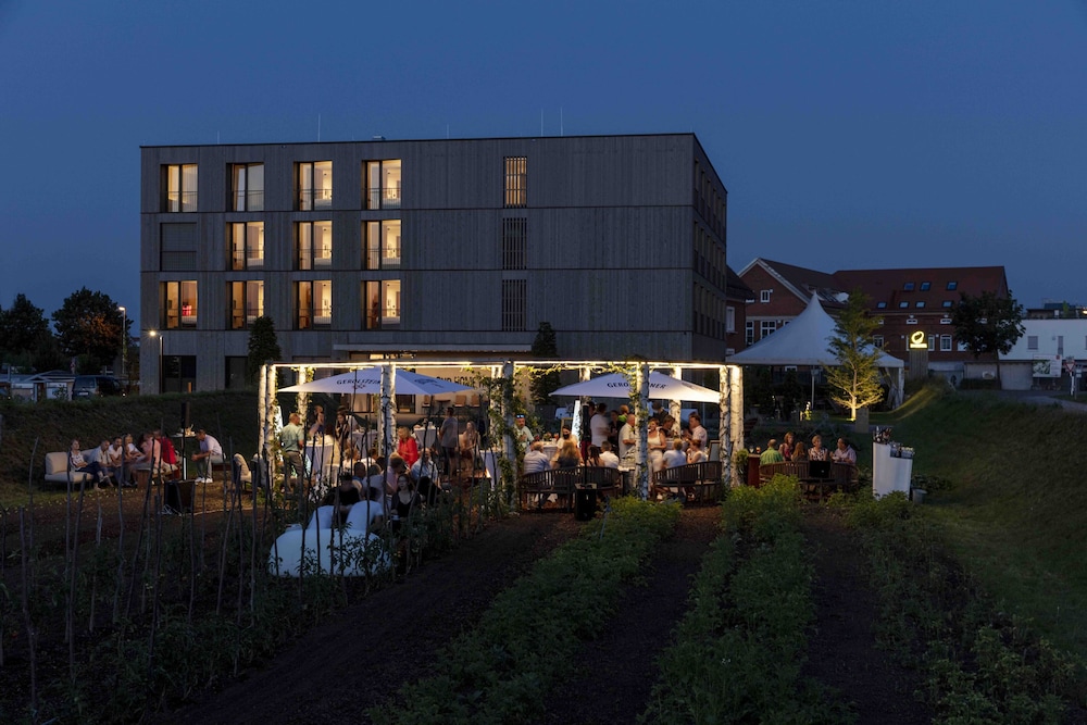 2ND Home Hotel 3/43