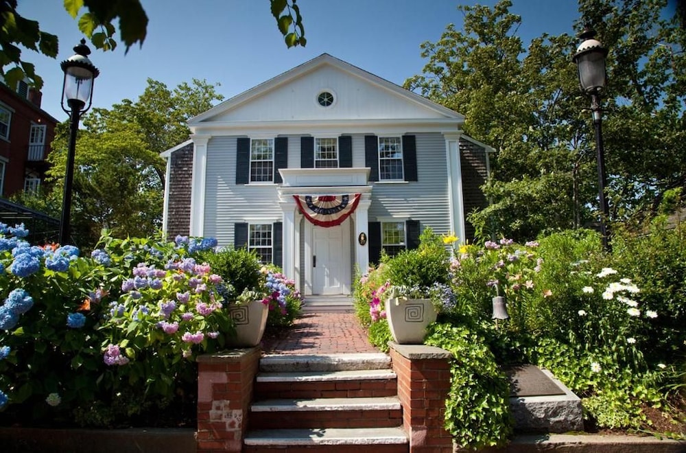Jared Coffin House 13/62
