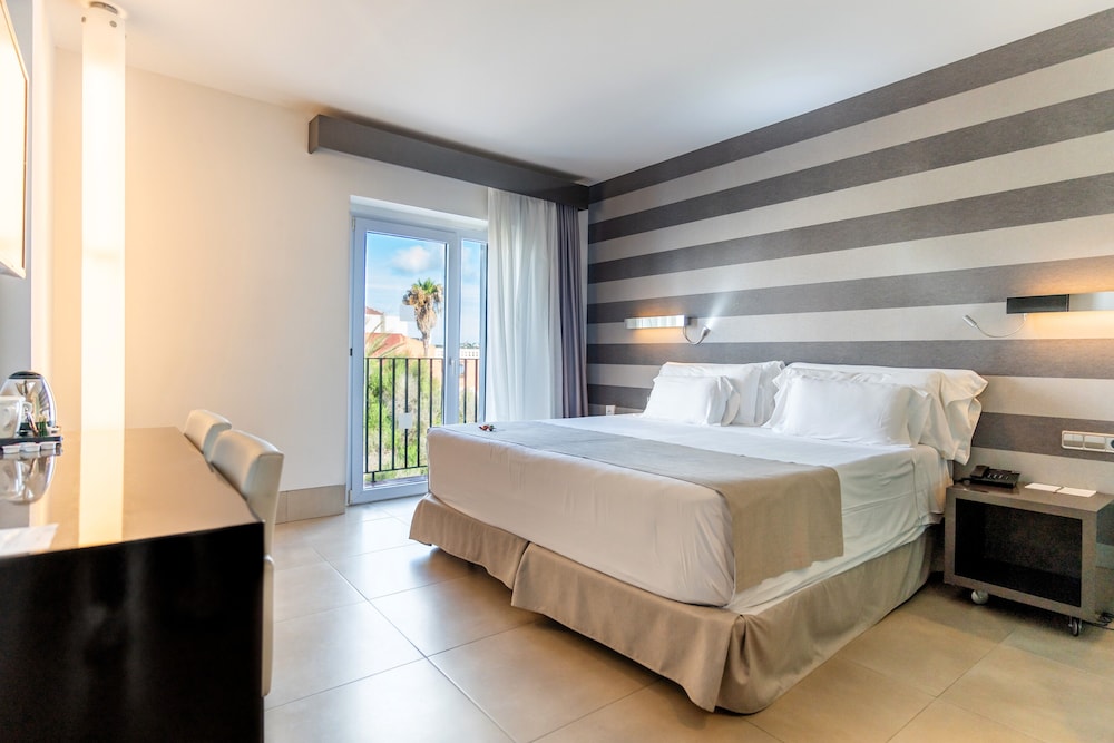 Superior, King Bed, Lateral Side Sea View