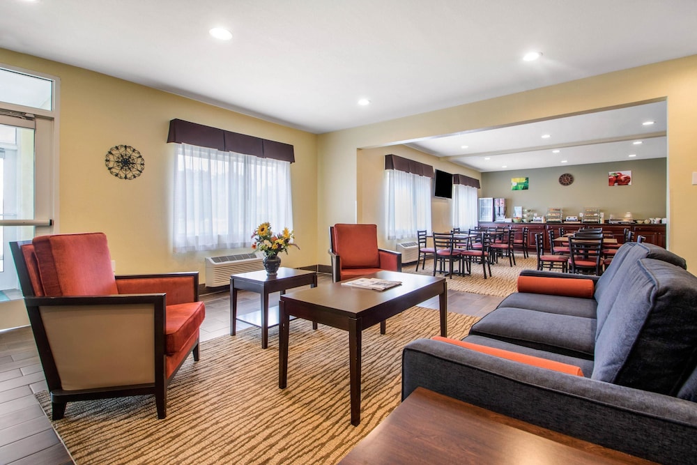 Comfort Inn & Suites Wisconsin Dells, WI 24/29