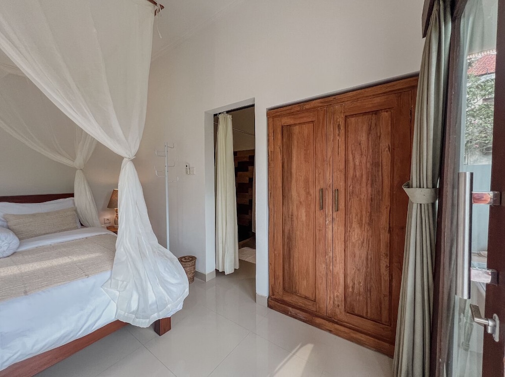 ROOM, DOUBLE BED