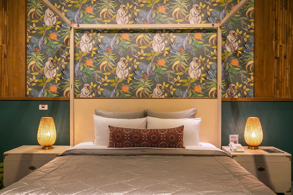 Vogue Boutigue Motel 12/64