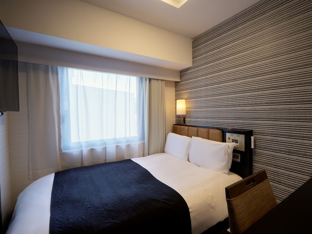 ROOM, DOUBLE BED