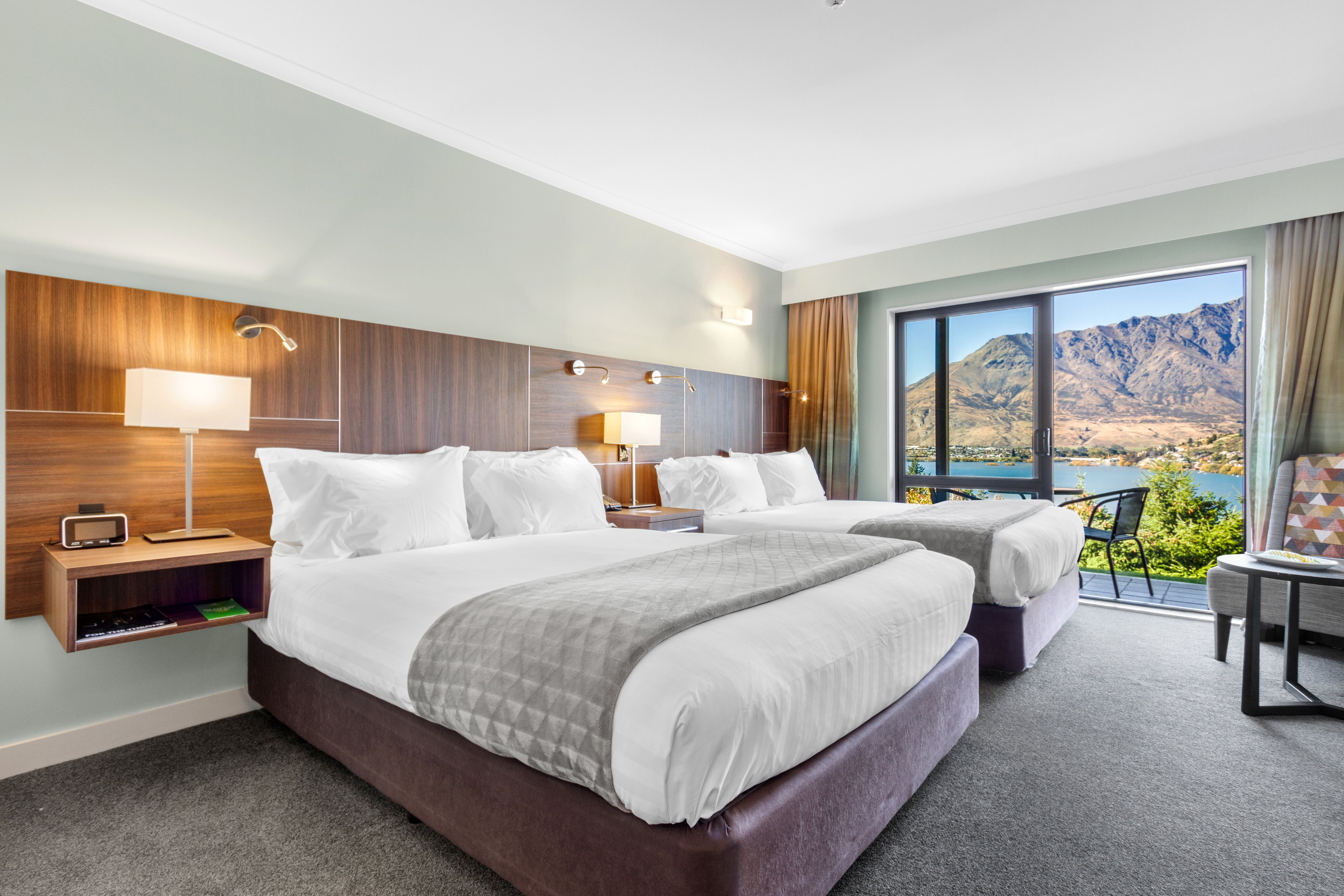 HOLIDAY INN QUEENSTOWN FRANKTON ROAD 23/76