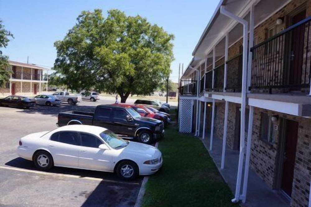 Ranch House Inn and Suites 19/28