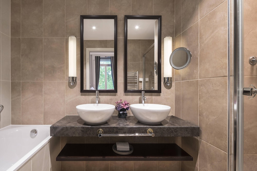 THE RITZ-CARLTON HOTEL DE LA PAIX GENEVA 21/45