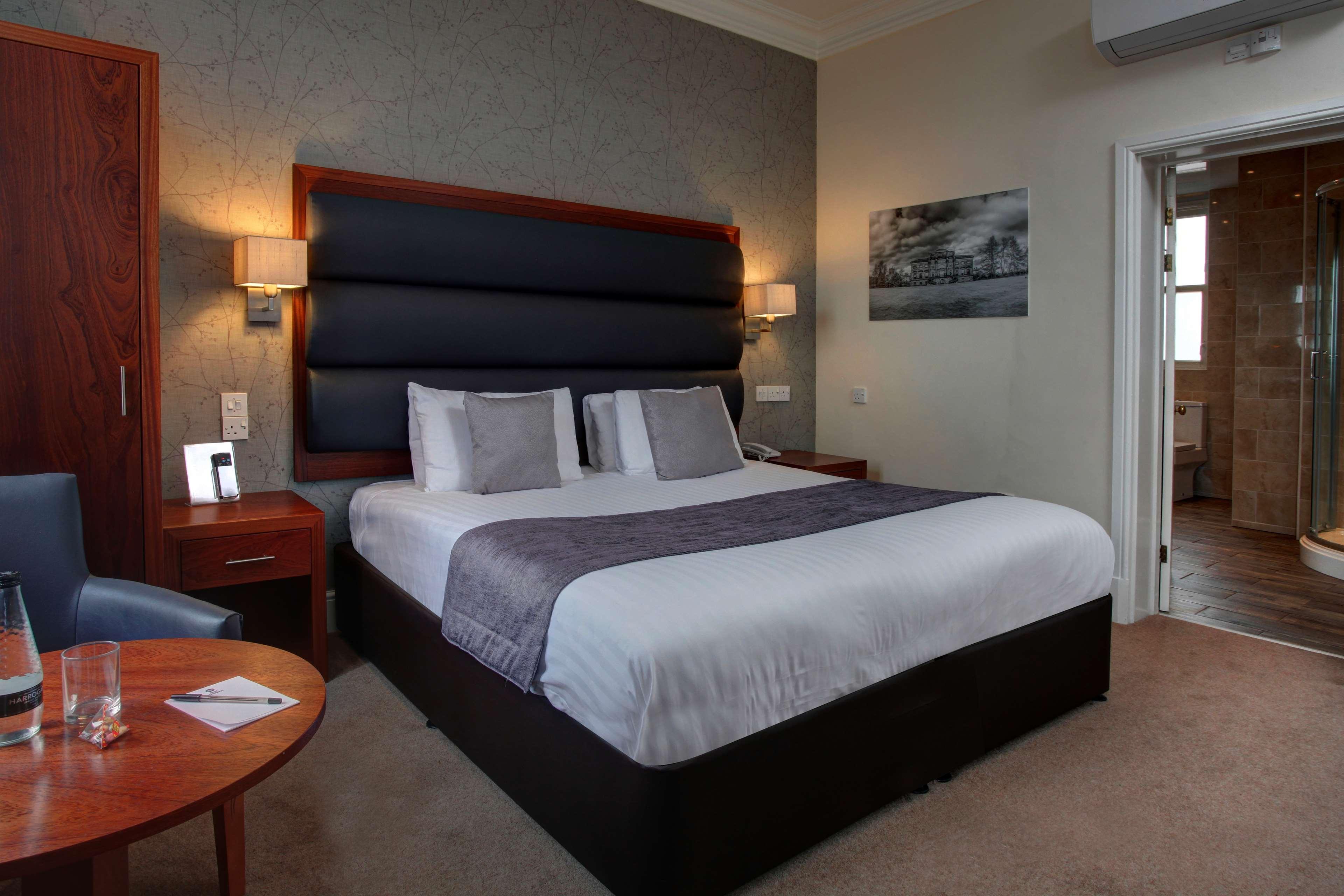 The Lion Hotel 12/45