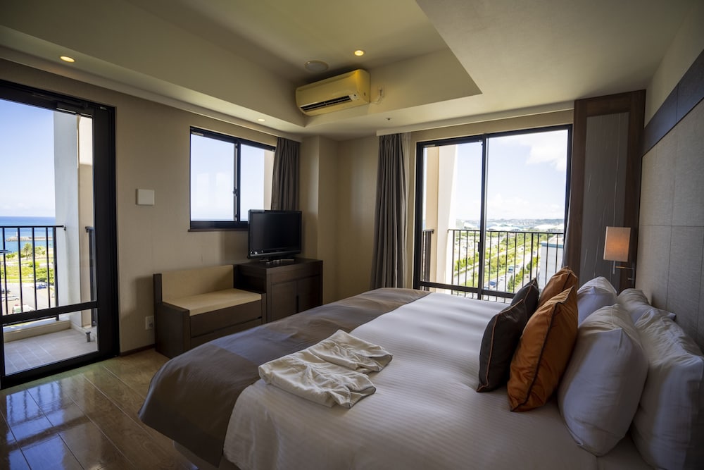 SUITE, CORNER
