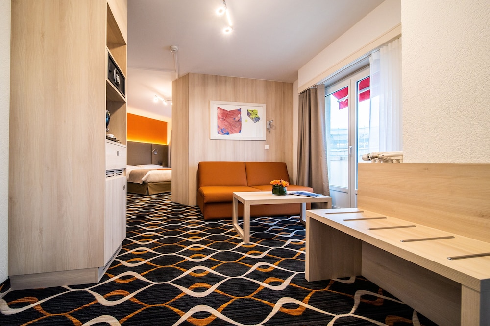 Eden Hotel 29/49