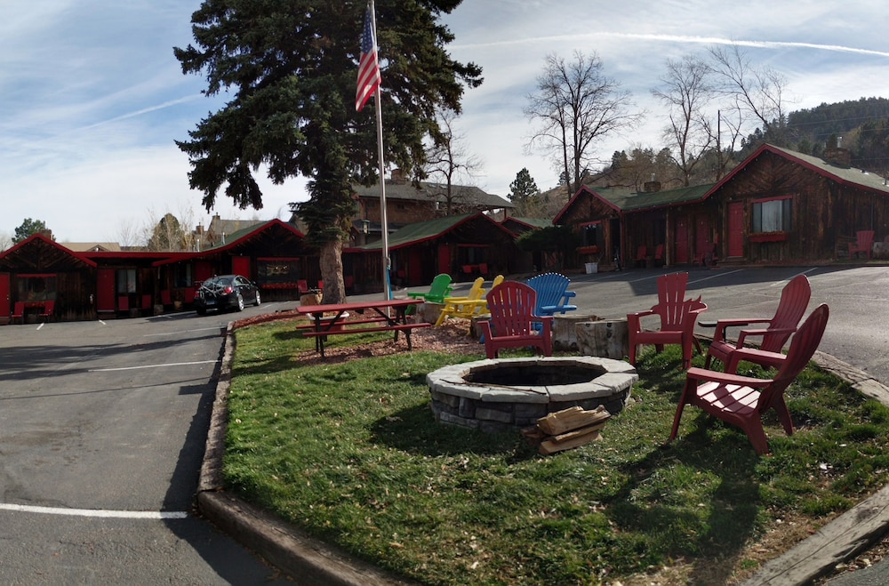 Foot of the Mountain Motel 66/71
