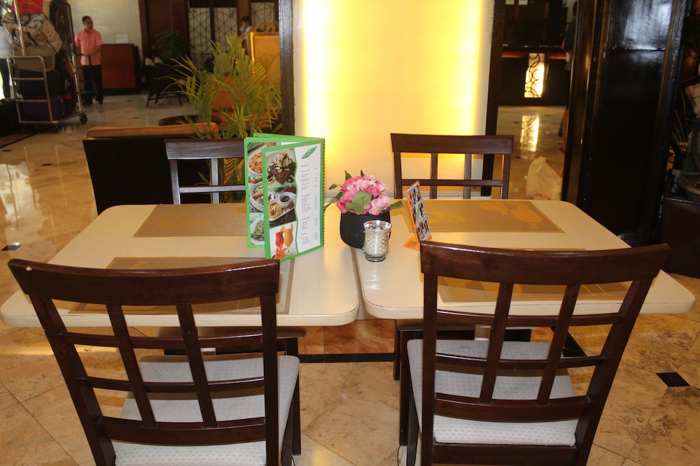 Palm Hotel Manila 32/38