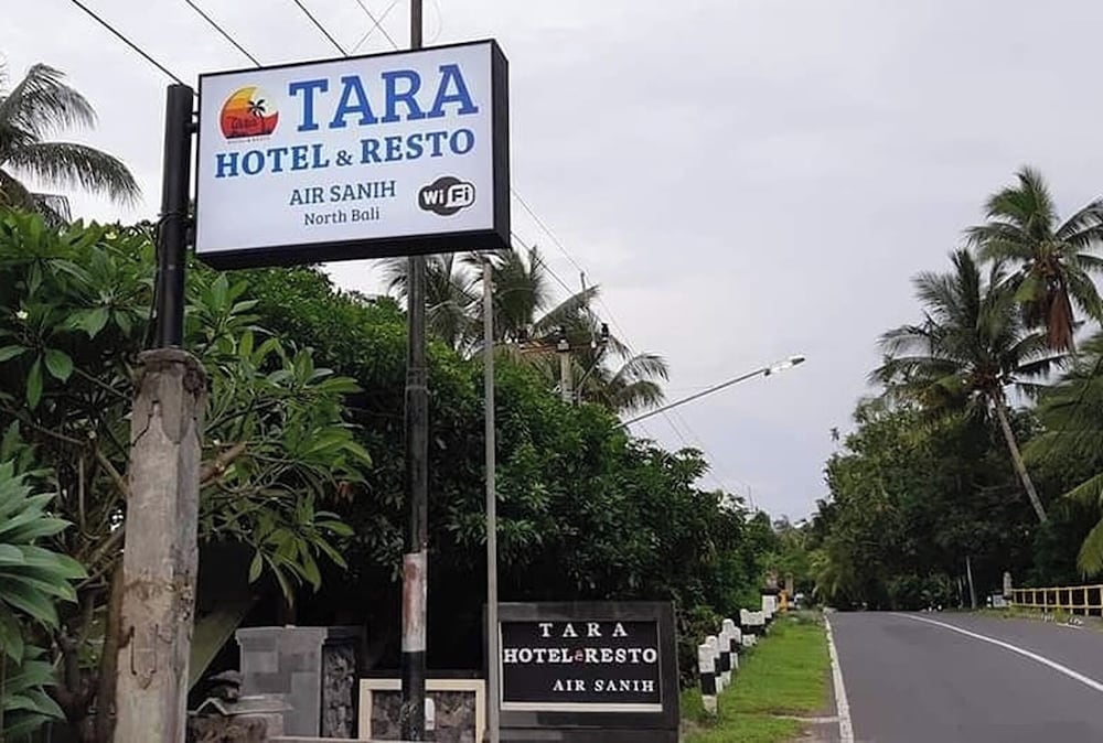 Hotel Tara Bar & Resto Air Sanih by ZUZU 47/57