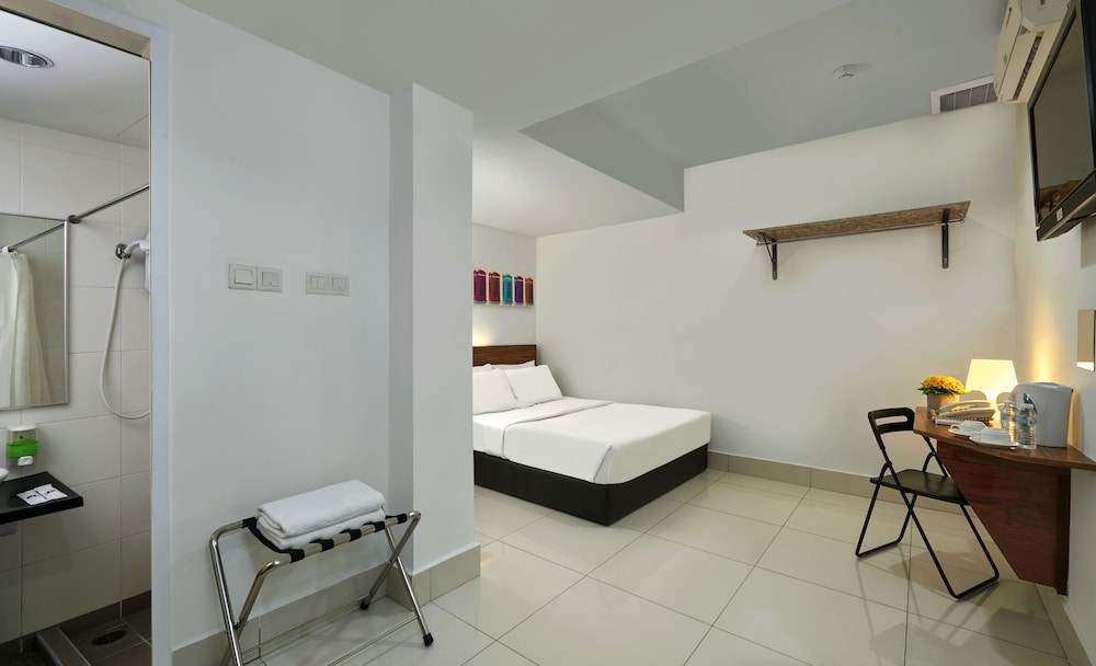 V Hotel 14/35