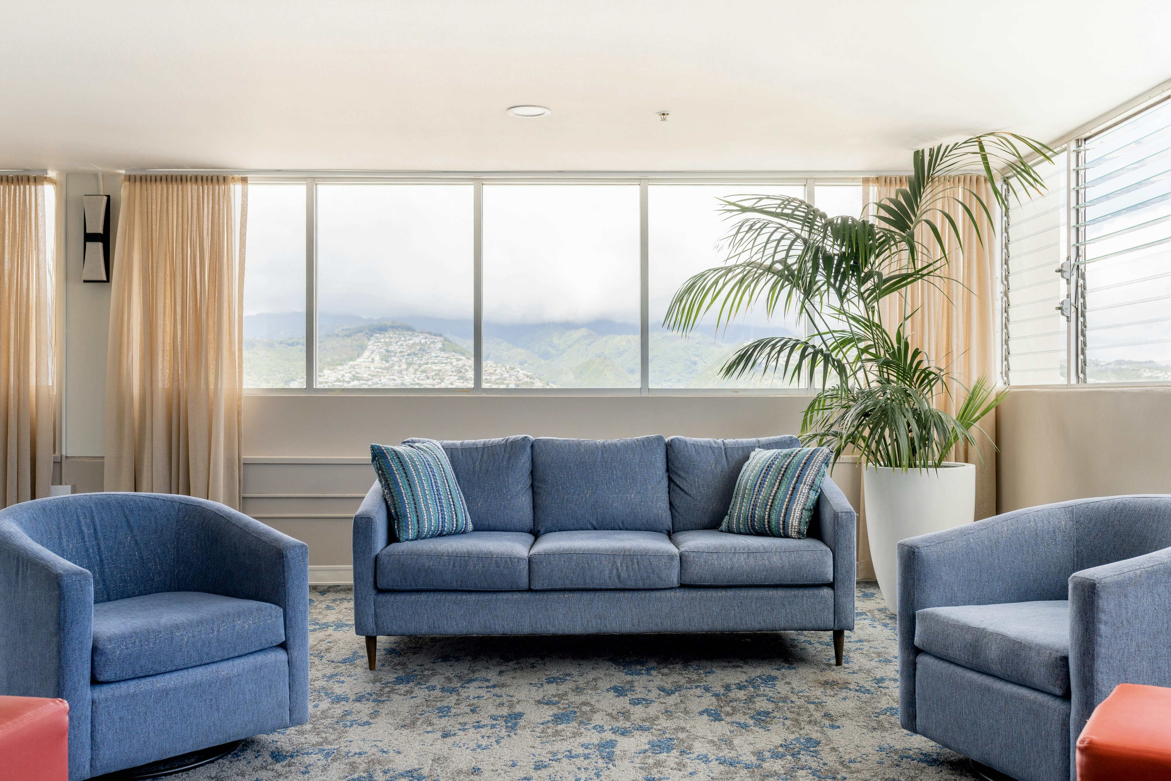 Pacific Monarch Hotel 42/73